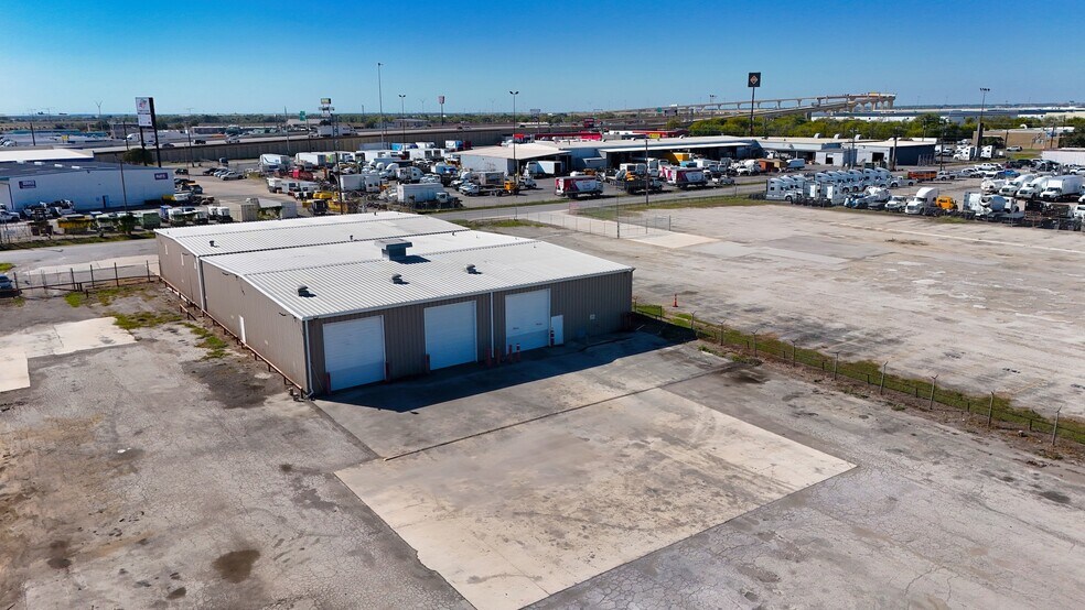 More Photos Of 5725 Dietrich Rd, San Antonio Service For Lease