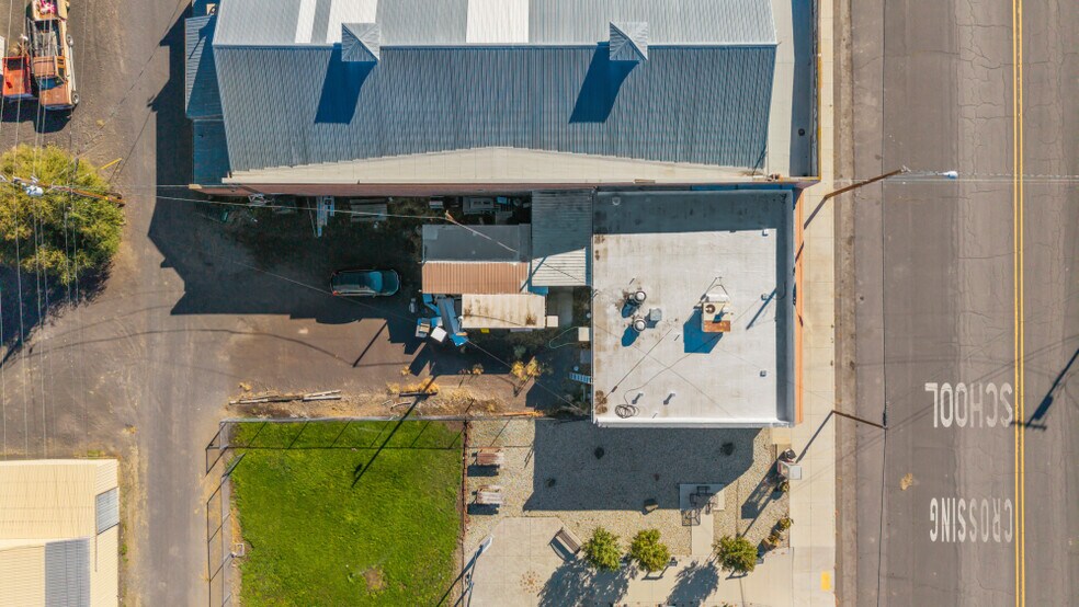 More Photos Of 2126 Broadway st, Malin Sports And Entertainment For Sale