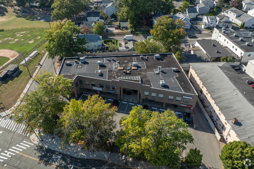 More Photos Of 456 Glenbrook Rd, Stamford Storefront Retail Office For Lease