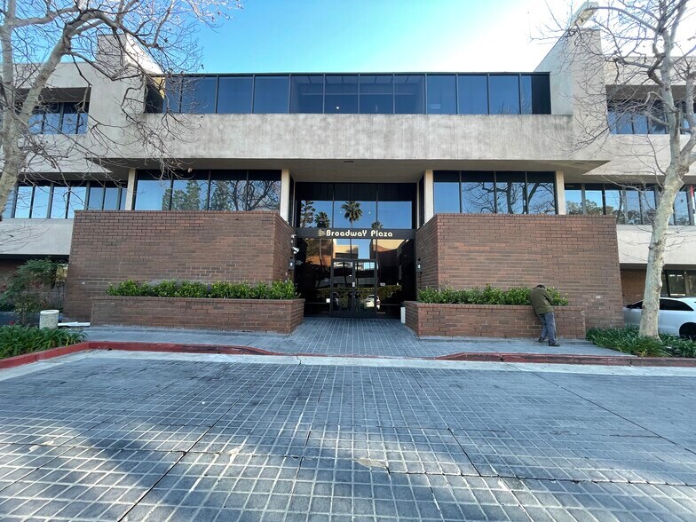 More Photos Of 2107 N Broadway, Santa Ana Loft Creative Space For Sale