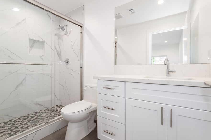 More Photos Of 1032-1038 N Oxford Ave, Los Angeles Apartments For Sale