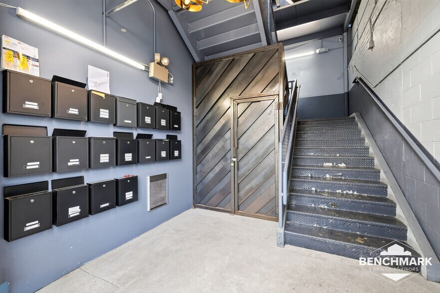 More Photos Of 127-131 Railroad St, Rochester Loft Creative Space For Lease