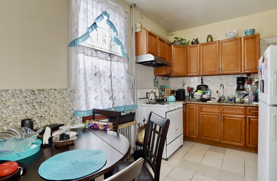 More Photos Of 2606 Central Ave, Union City Apartments For Sale