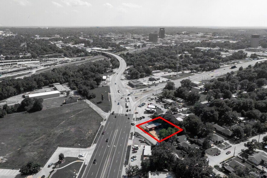 More Photos Of 1116 Gentry Pkwy, Tyler Freestanding For Lease