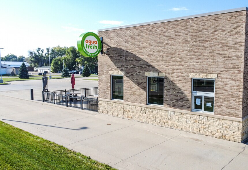 More Photos Of 1110 E Cherry St, Vermillion General Retail For Lease