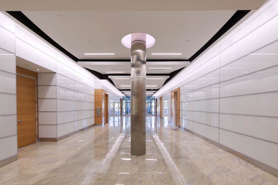 More Photos Of 2000 NW 87th Ave, Doral Medical For Lease