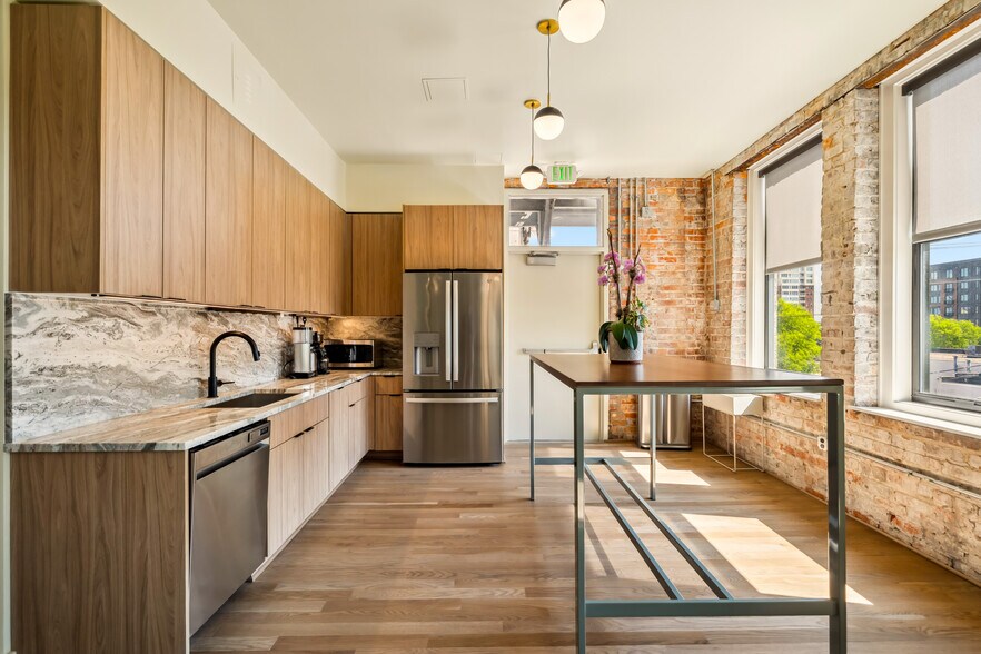 More Photos Of 110-122 Glenwood Ave, Raleigh Coworking Space