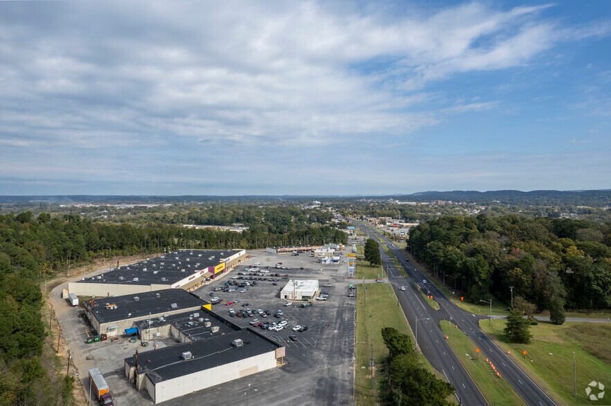 More Photos Of 500-560 West Town Plz, Bessemer Unknown For Lease