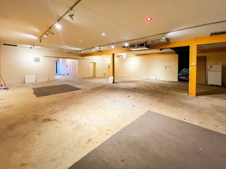 More Photos Of 1300 S Main St, Las Vegas Freestanding For Lease