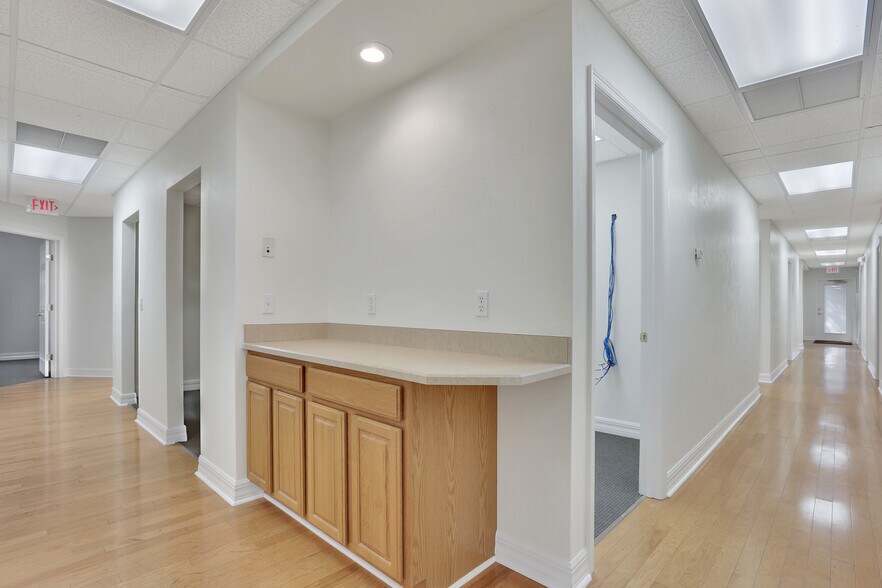 More Photos Of 4711 NW 53rd Ave, Gainesville Medical For Sale