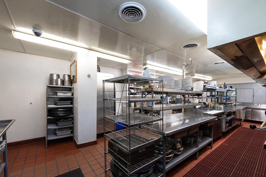 More Photos Of 380 S Lawson Dr, Green Lake Restaurant For Sale