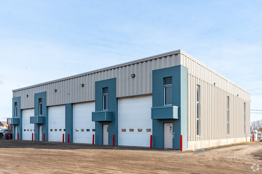 More Photos Of 2388 Av De La Rotonde, Lévis Manufacturing For Lease