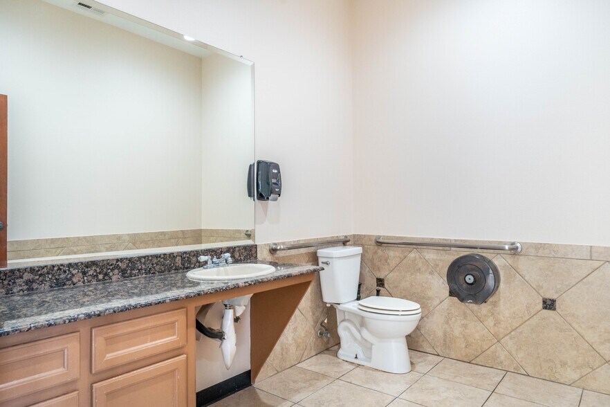 More Photos Of 3208 Broadway St, Houston Medical For Lease