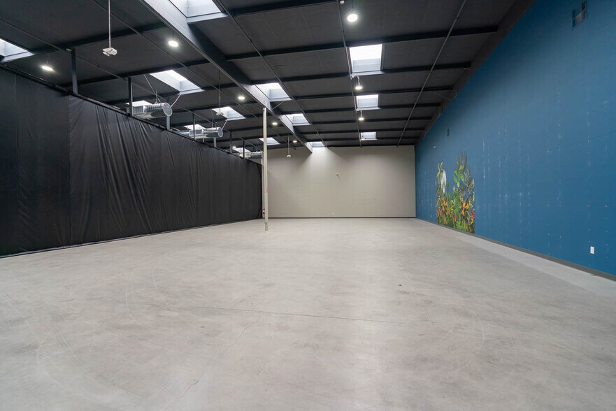 More Photos Of 31970 Castaic Rd, Castaic Freestanding For Sale