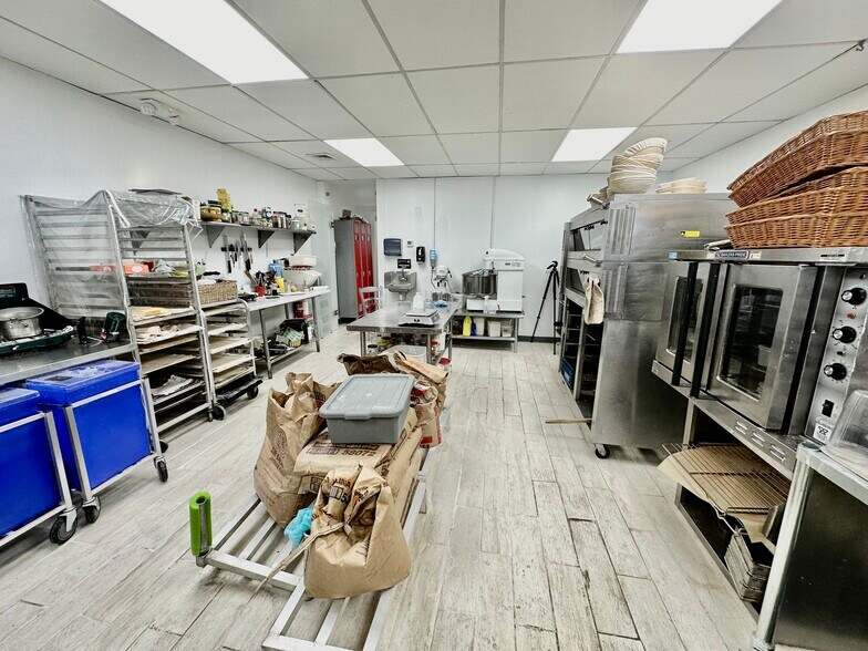 More Photos Of 380-392 W Putnam Ave, Greenwich General Retail For Sale