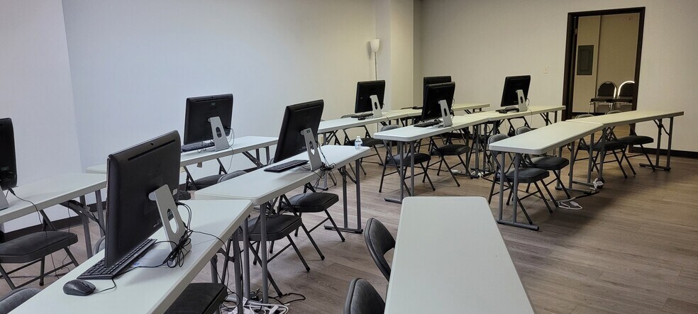 More Photos Of 4249 E State St, Rockford Office For Sale