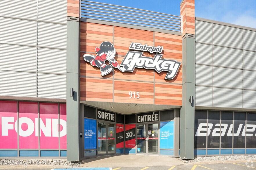More Photos Of 909-915 Pierre-Bertrand, Québec General Retail For Lease
