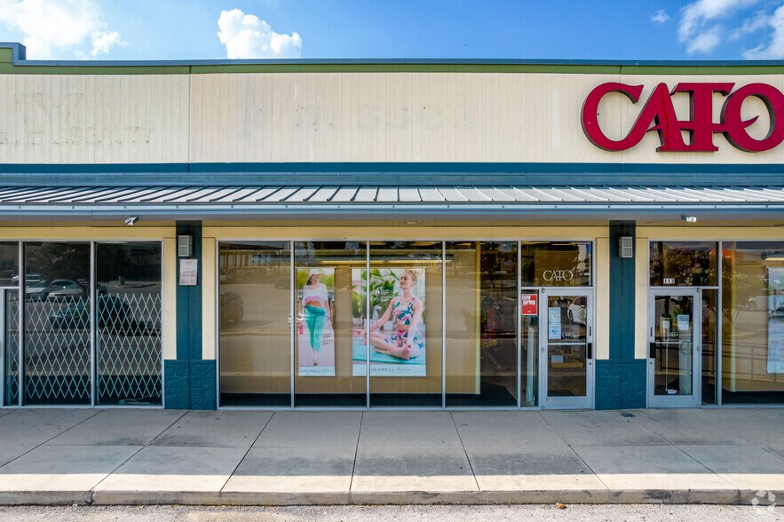 More Photos Of 2000 SE Loop 410, San Antonio General Retail For Lease