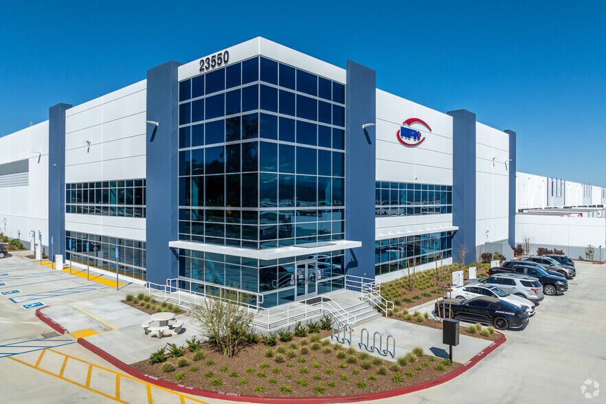 More Photos Of 23550 Placentia Ave, Perris Distribution For Lease
