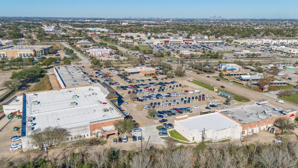 More Photos Of 2720-2850 E Broadway St, Pearland Unknown For Lease