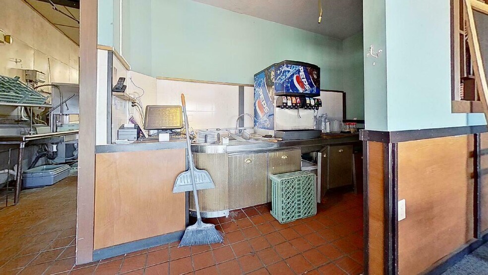 More Photos Of 95 Lake St, Gilford Restaurant For Sale