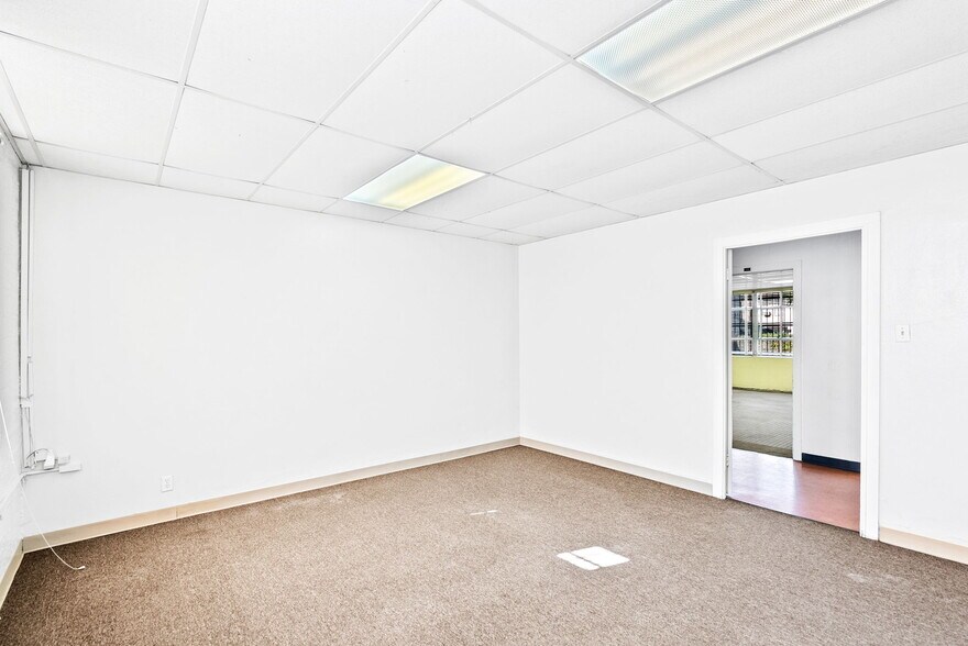 More Photos Of 1701 W Woodlawn Ave, San Antonio Religious Facility For Sale