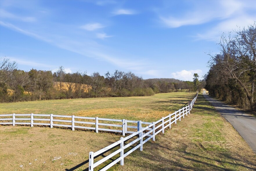 More Photos Of 1522 New Hope Rd, Rockwood Specialty For Sale
