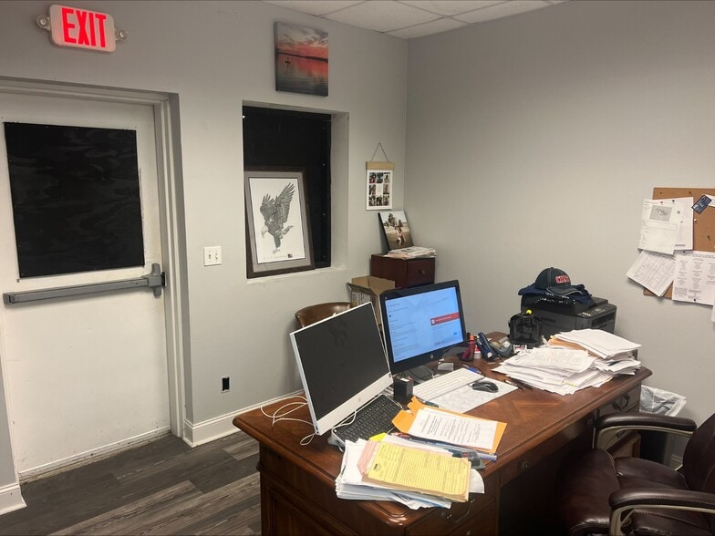 More Photos Of 4770 Shelfer Rd, Tallahassee Warehouse For Sale