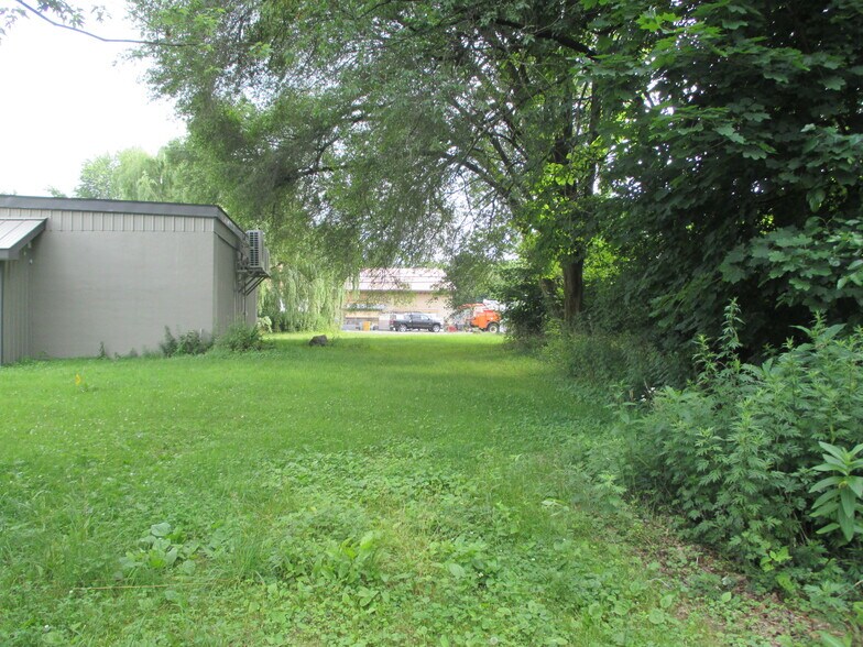More Photos Of 3 Vine St, Greenwood Lake Warehouse For Lease