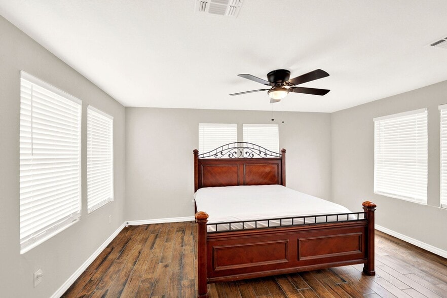 More Photos Of 285 San Antonio, Leming Multifamily For Sale