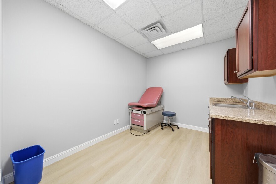 More Photos Of 55 2nd Ave, Brentwood Medical For Lease