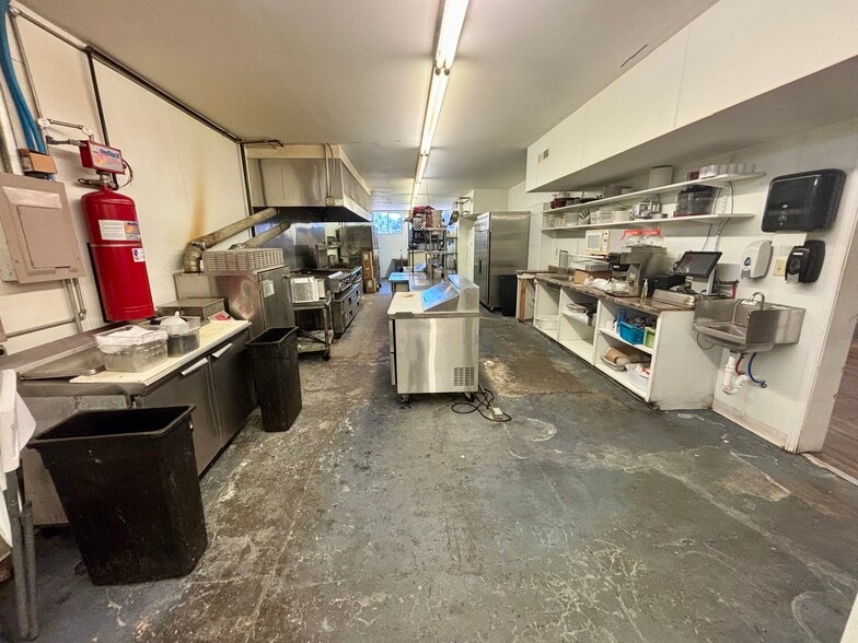More Photos Of 106 E 4th St, Washington Restaurant For Sale