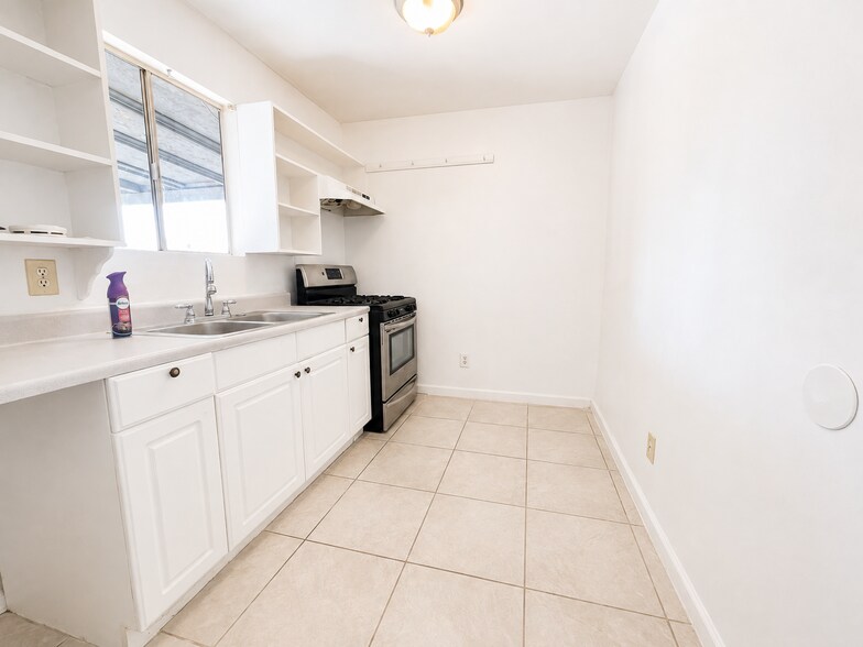 More Photos Of 1507 Pearl St, Bakersfield Apartments For Sale