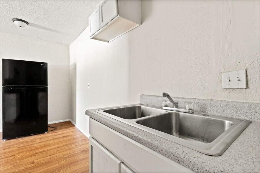 More Photos Of 7550 NW 10th St, Oklahoma City Apartments For Sale