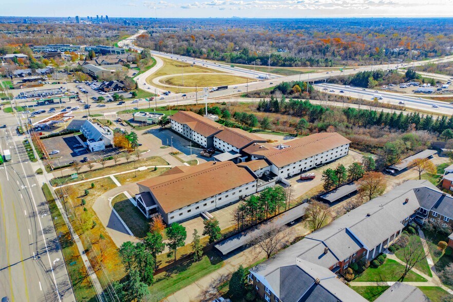 More Photos Of 31525 W 12 Mile Rd, Farmington Hills Hospital For Sale