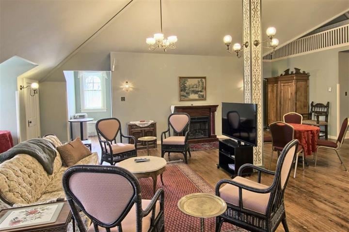 More Photos Of 230 Wellington St, Traverse City Hospitality For Sale