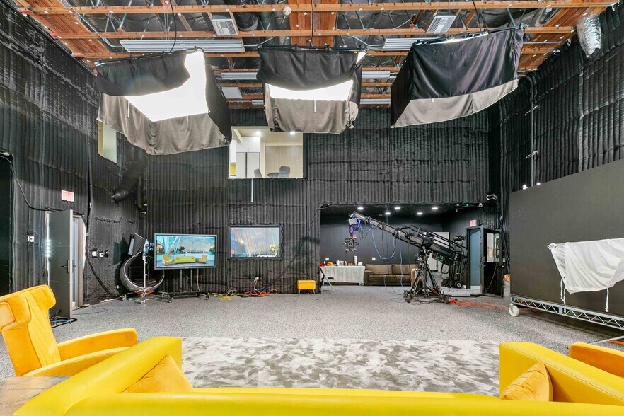 More Photos Of 11112 Ventura Blvd, Studio City Office For Sale