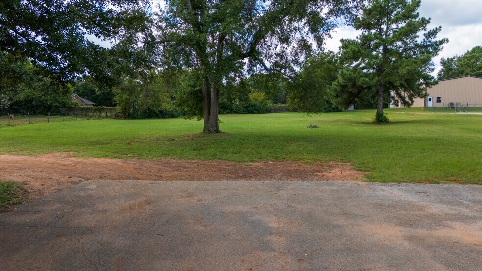 More Photos Of 1507 S Bolton St, Jacksonville Self Storage For Sale