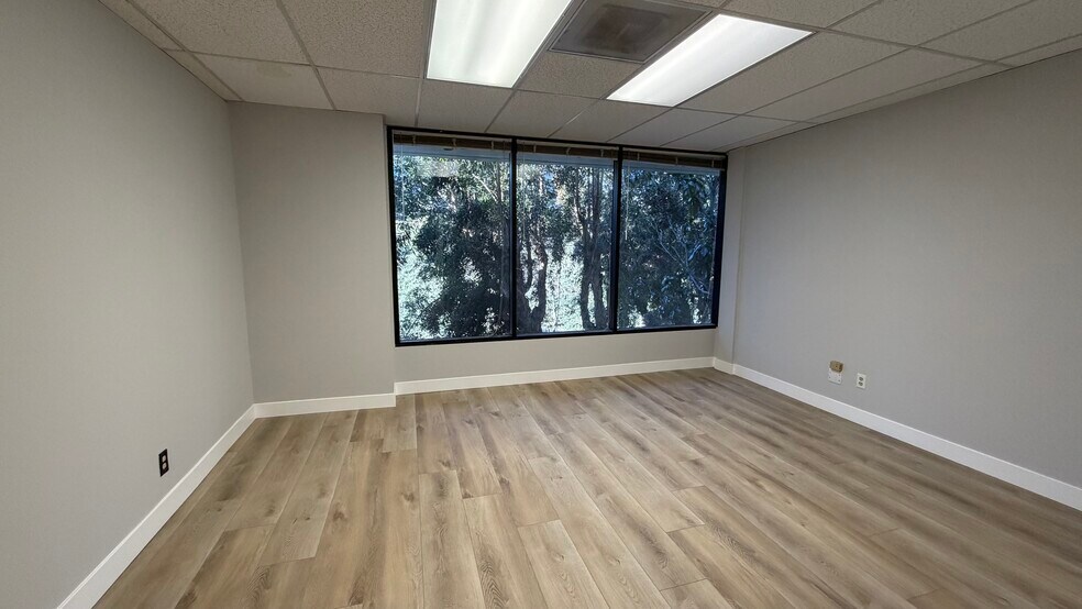 More Photos Of 30423 Canwood St, Agoura Hills Office For Sale