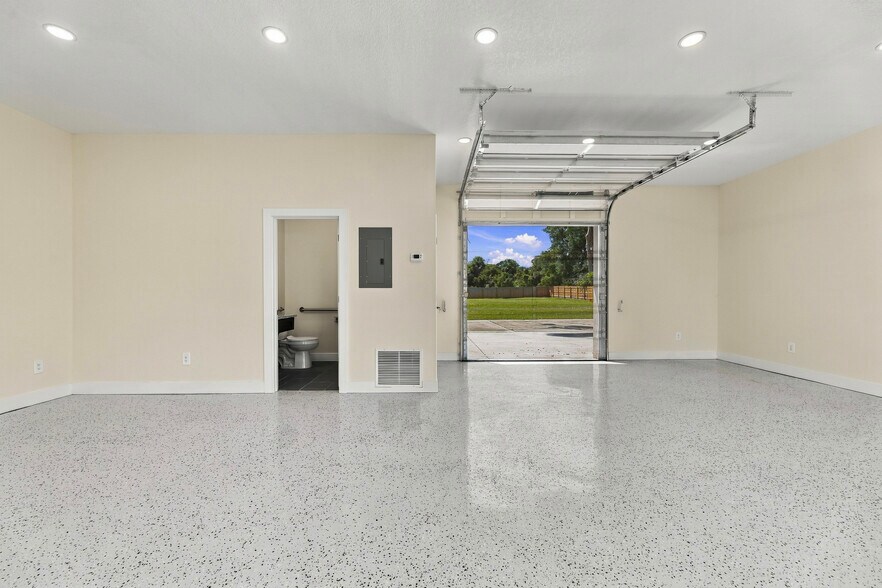 More Photos Of 1228 S Hopkins Ave, Titusville Office For Sale