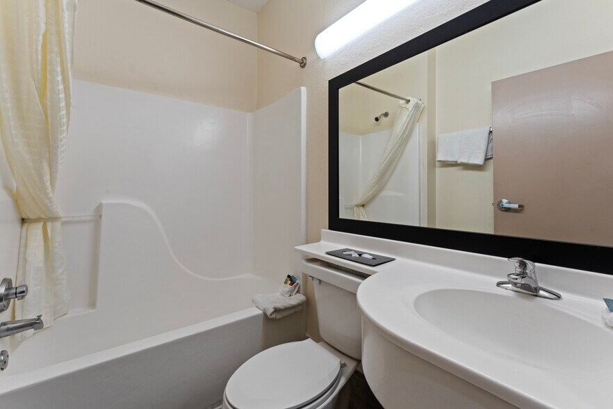 More Photos Of 10645 Reiger Rd, Baton Rouge Hotel For Sale