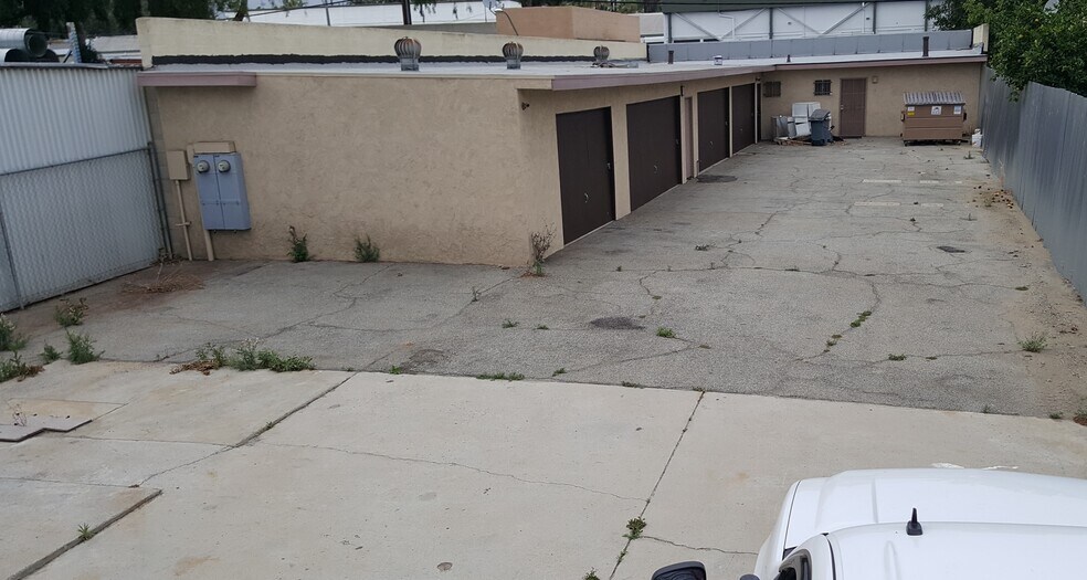 More Photos Of 208-210 E State St, Ontario Service For Sale