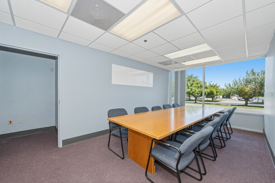 More Photos Of 931 Sweeney Dr, Hagerstown Flex For Lease