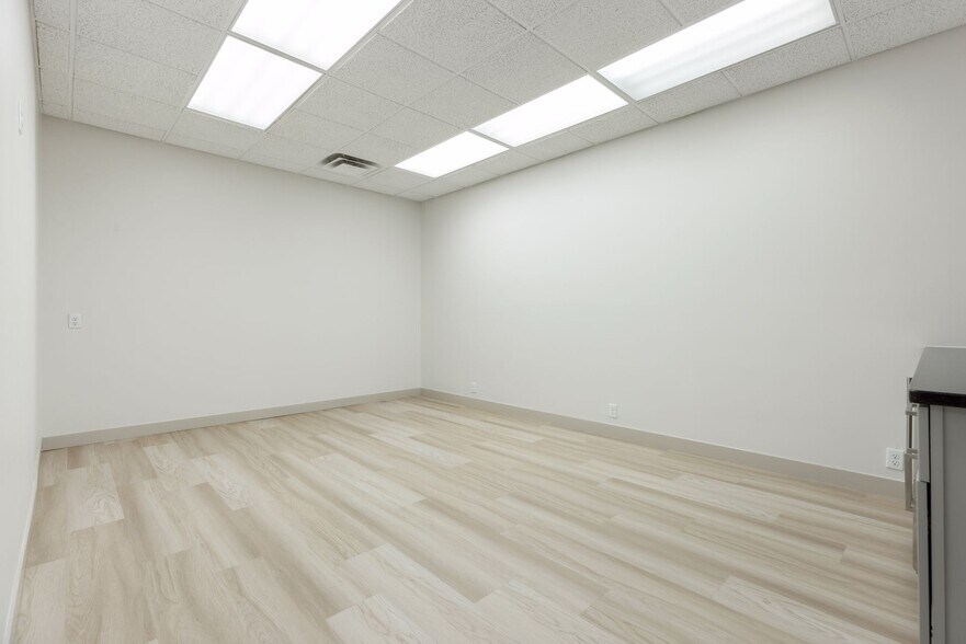 More Photos Of 295 Marie Ave E, West Saint Paul Flex For Lease