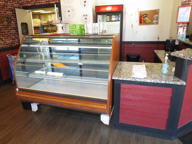 More Photos Of 403 S Main St, Wilmington Freestanding For Sale