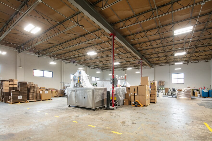 More Photos Of 330 Midland Pl, Lexington Warehouse For Lease