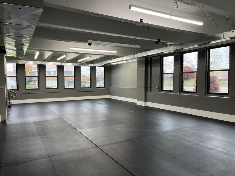 More Photos Of 3218 Lakeshore Rd, Buffalo Office For Sale