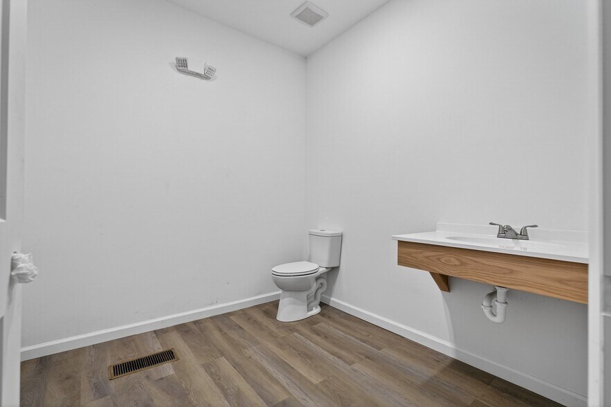 More Photos Of 219 Magnolia Ave, Daytona Beach Storefront Retail Residential For Sale