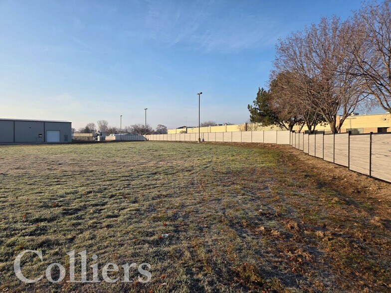 More Photos Of 805 Parkcentre Way, Nampa Warehouse For Lease