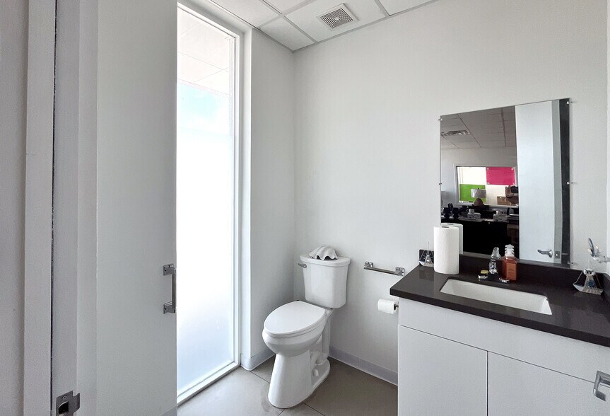 More Photos Of 16210 Clay Rd, Houston Auto Repair For Lease